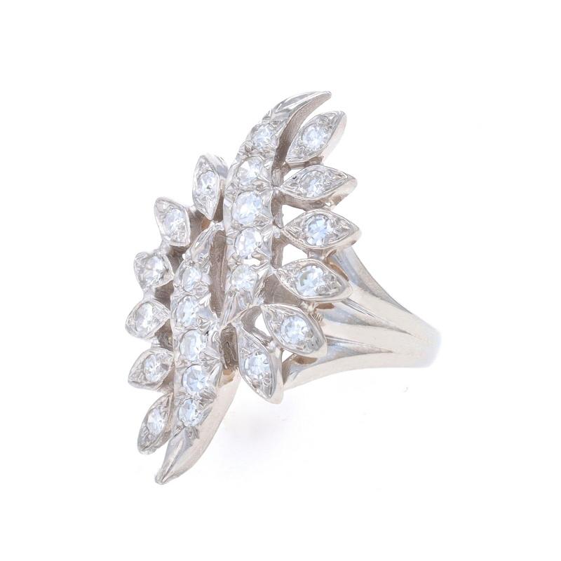 Taglio singolo Anello cocktail con cluster di diamanti vintage in oro bianco - 14k Single .55ctw Leaf Spray in vendita