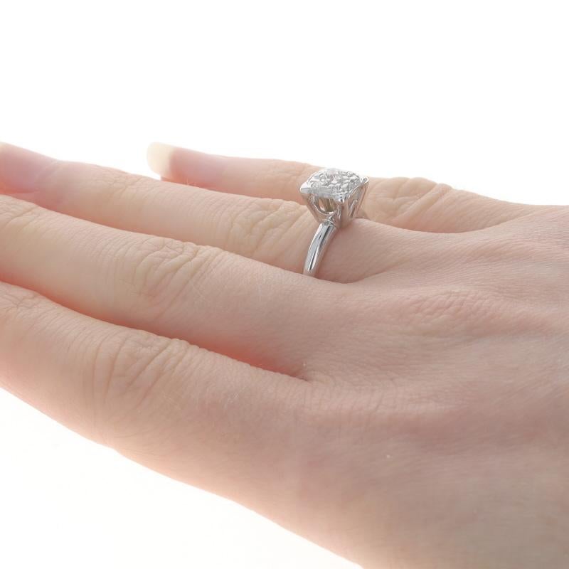 Bague de fiançailles en or blanc avec diamant Vintage Cluster - 14k European .16ctw Pour femmes en vente