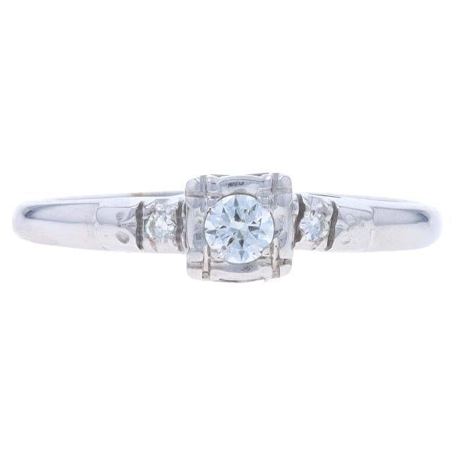 Anillo de compromiso vintage de oro blanco con diamantes 14k brillante redondo .14ctw en venta