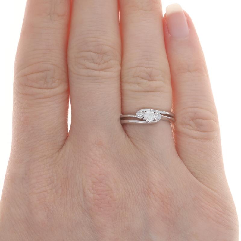 Round Cut White Gold Diamond Vintage Engagement Ring & Wedding Band - 14k Round .21ctw For Sale