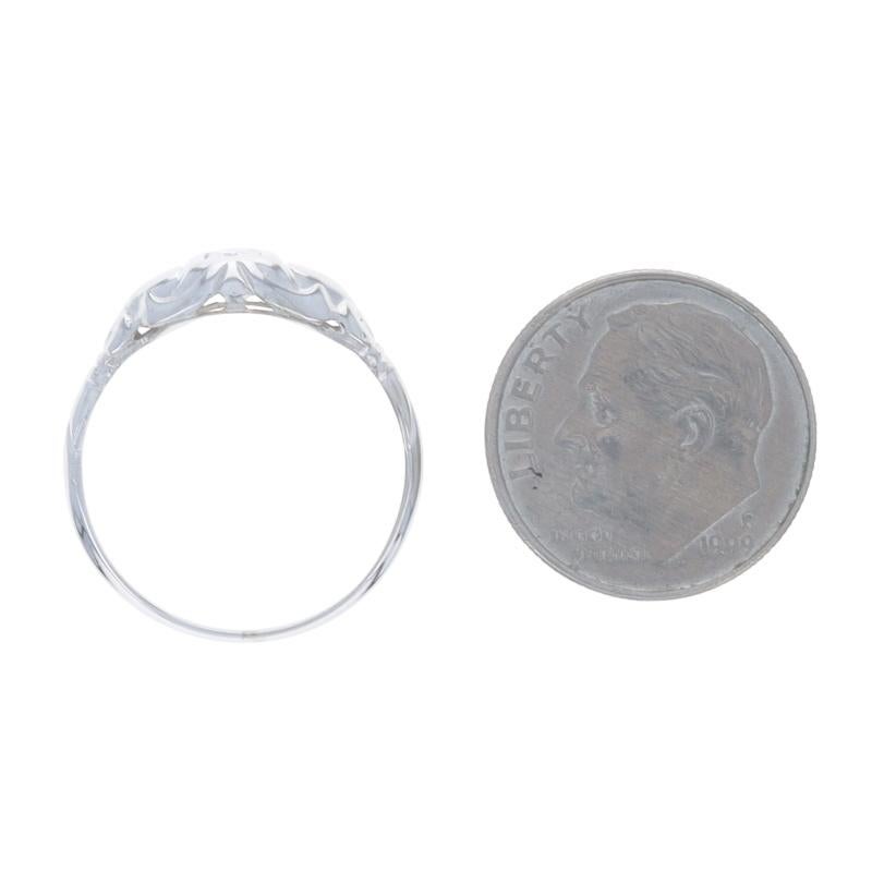 White Gold Diamond Vintage Solitaire Ring - 14k Round Brilliant Hearts im Angebot 1