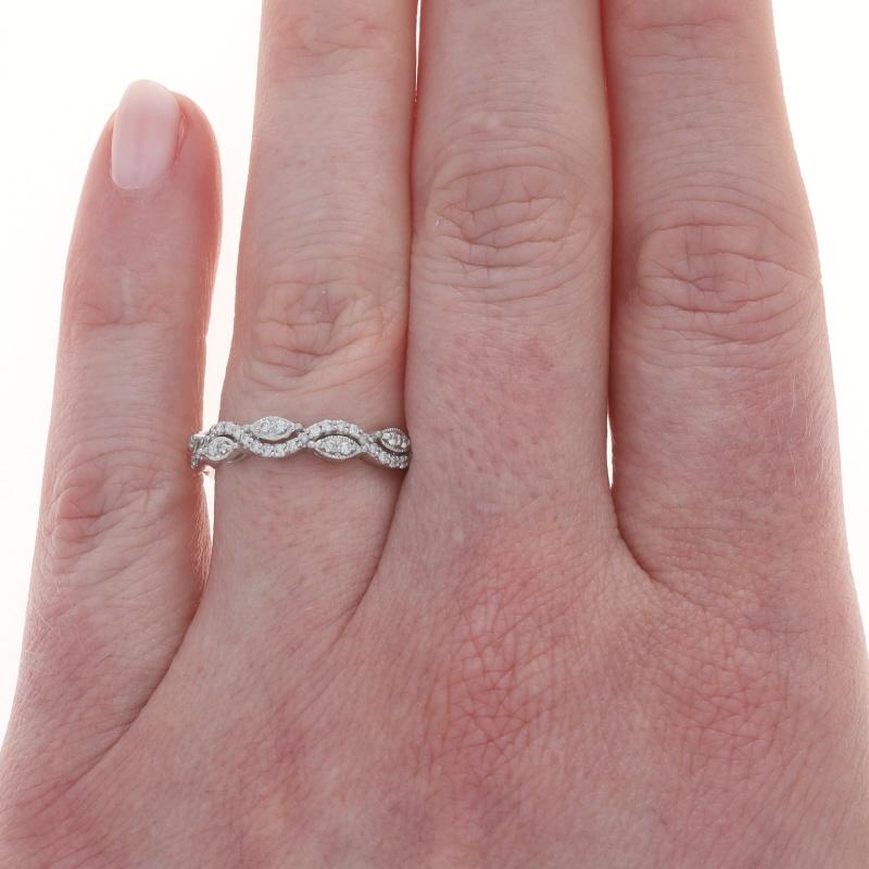 Round Cut White Gold Diamond Wavy Vine Band - 14k Round Brilliant .25ctw Wedding Ring For Sale