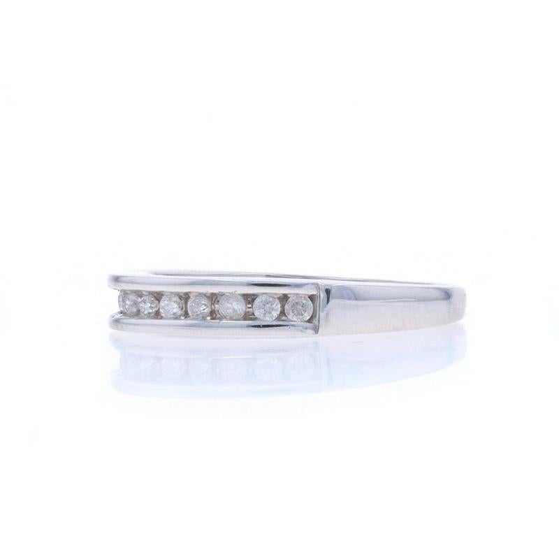 Fascia nuziale con diamante in oro bianco - Anello a Brilliante Rotondo da 10 carati (14 ct.) In condizioni ottime in vendita a Greensboro, NC