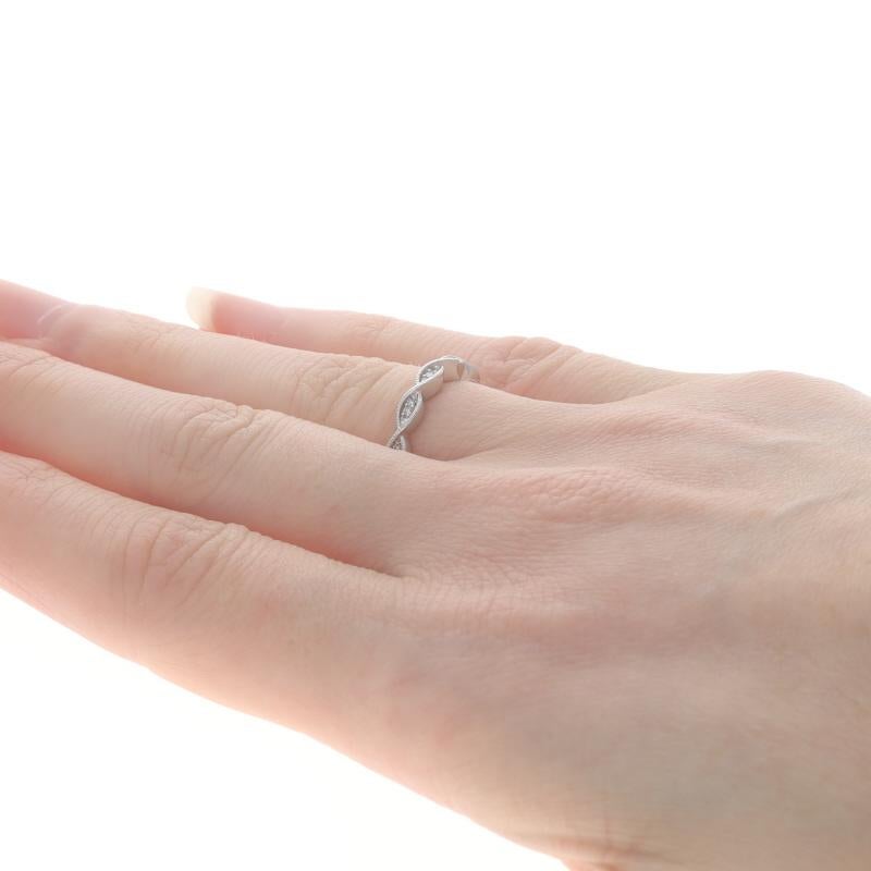 Weißgold-Diamant-Hochzeitsring - 10k Einzelschliff .10ctw Twist Milgrain-Ring Damen im Angebot