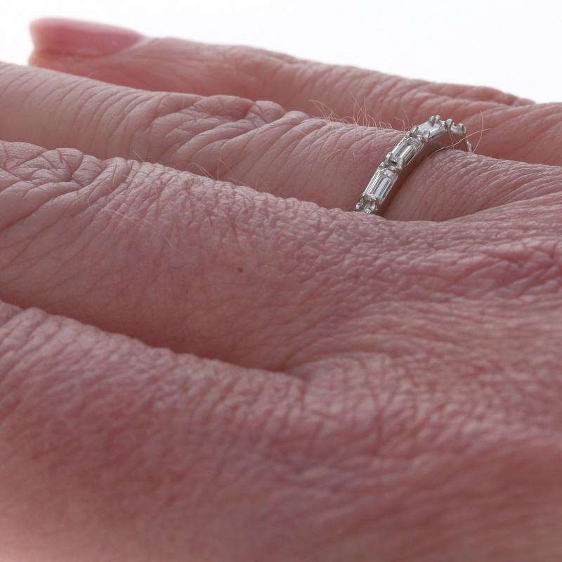 Donna Fascia nuziale con diamante in oro bianco - Anello 14k Baguette .38ctw in vendita