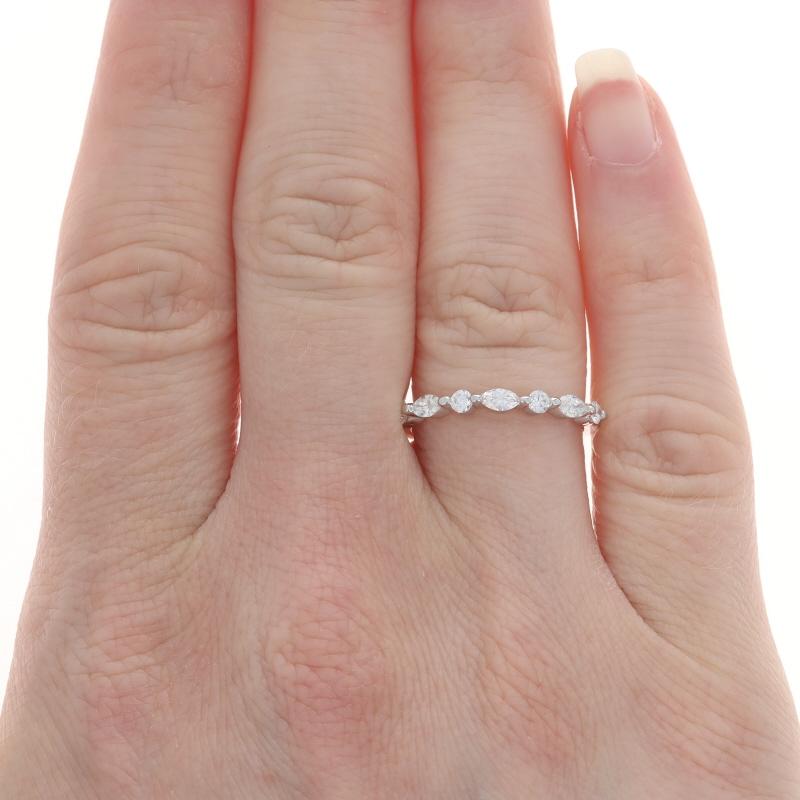 Taglio rotondo Fascia nuziale con diamante in oro bianco - Anello 14k con diamante rotondo e marquise da 0,47 ct. in vendita
