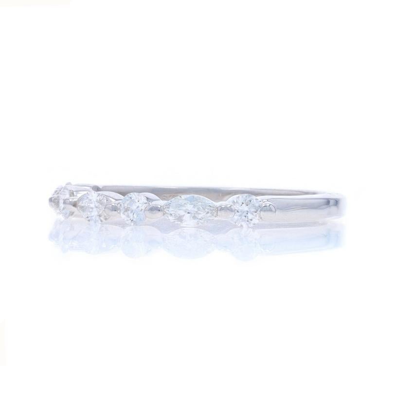 Fascia nuziale con diamante in oro bianco - Anello 14k con diamante rotondo e marquise da 0,47 ct. In condizioni Nuovo in vendita a Greensboro, NC