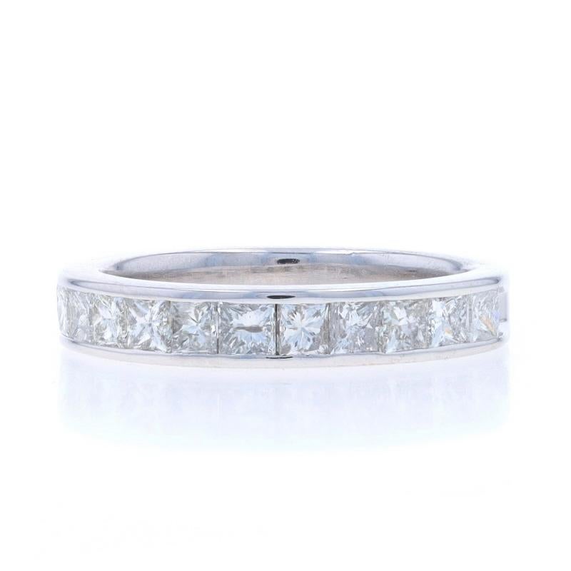 Taille : 4 1/2

Contenu métallique : Or blanc 14k

Informations sur les pierres

Diamants naturels
Carat(s) : 1.00ctw
Coupe : Princesse
Couleur : H - I
Clarté : SI2 - I1

Total des carats : 1.00ctw

Style : Alliance avec diamants
Caractéristiques :