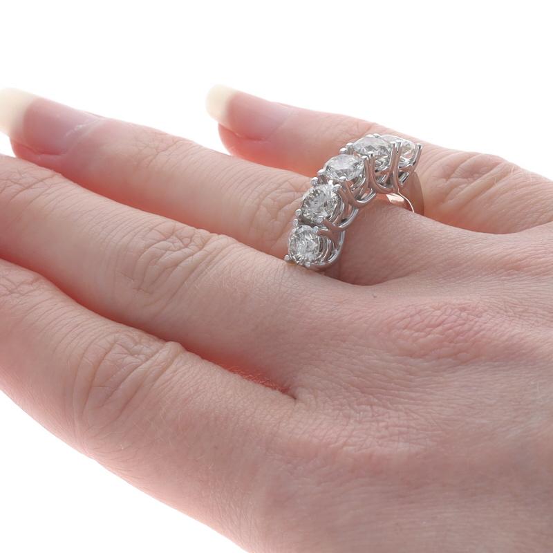 Anillo de oro blanco con diamantes 14k redondo 3,00ctw Aniversario de cinco piedras en Nuevo estado para la venta en Greensboro, NC