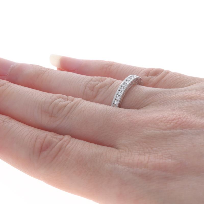 Fascia nuziale con diamanti in oro bianco - Anello rotondo da 0,34 ct. in 14k con incastonatura a canale SZ 7 In condizioni ottime in vendita a Greensboro, NC