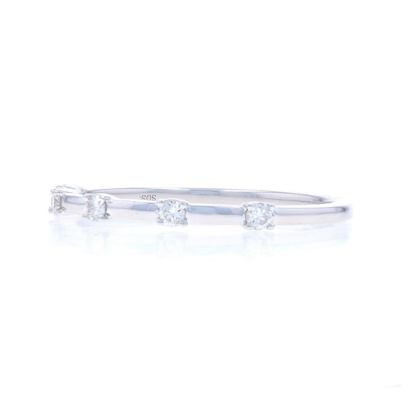 White Gold Diamond Wedding Band - 14k Round Brilliant .14ctw Wedding Ring In Excellent Condition For Sale In Greensboro, NC