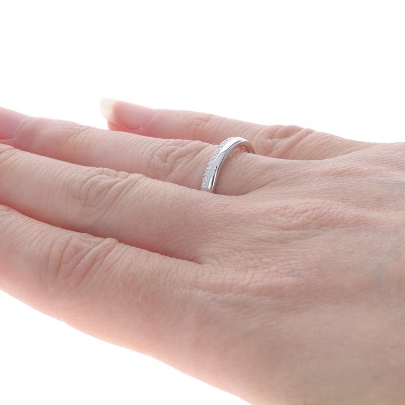 De las mujeres Alianza de boda de oro blanco con diamantes - 14k Alianza de boda redonda brillante .16ctw en venta