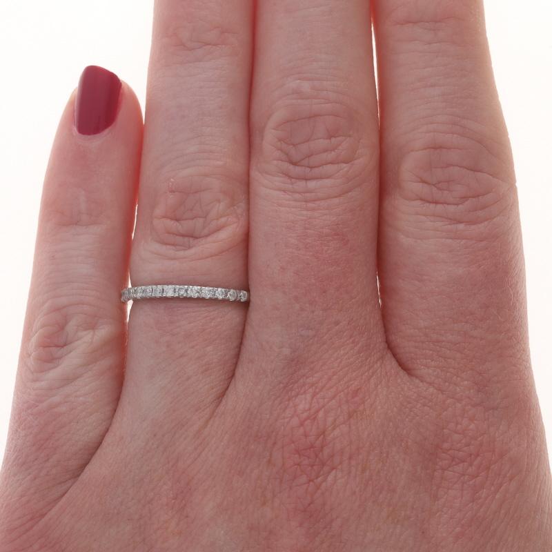 Weißgold Diamant Hochzeit Band - 14k Runde Brillant .20ctw Französisch Set Ring (Rundschliff) im Angebot