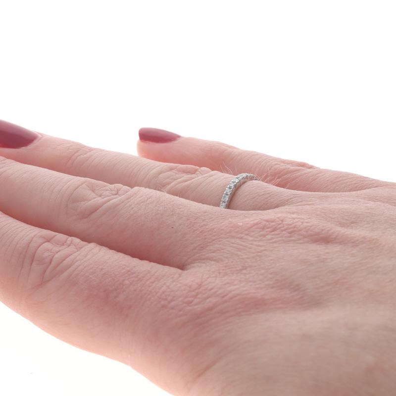 Weißgold Diamant Hochzeit Band - 14k Runde Brillant .20ctw Französisch Set Ring Damen im Angebot