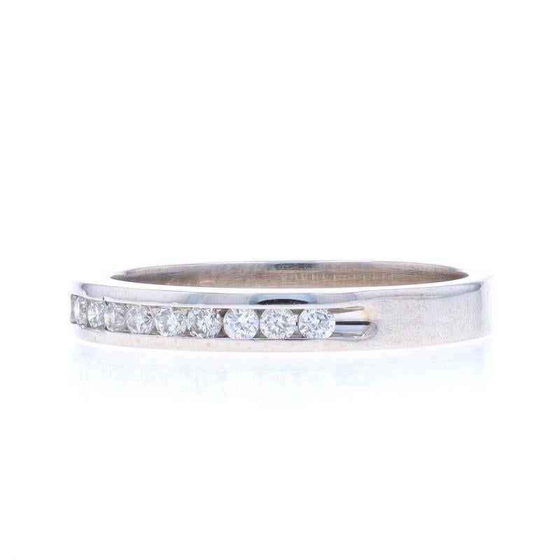 Fascia nuziale in oro bianco con diamanti - Anello con incastonatura a canale in oro tondo Brilliante 14k da 0,21 ct. In condizioni ottime in vendita a Greensboro, NC