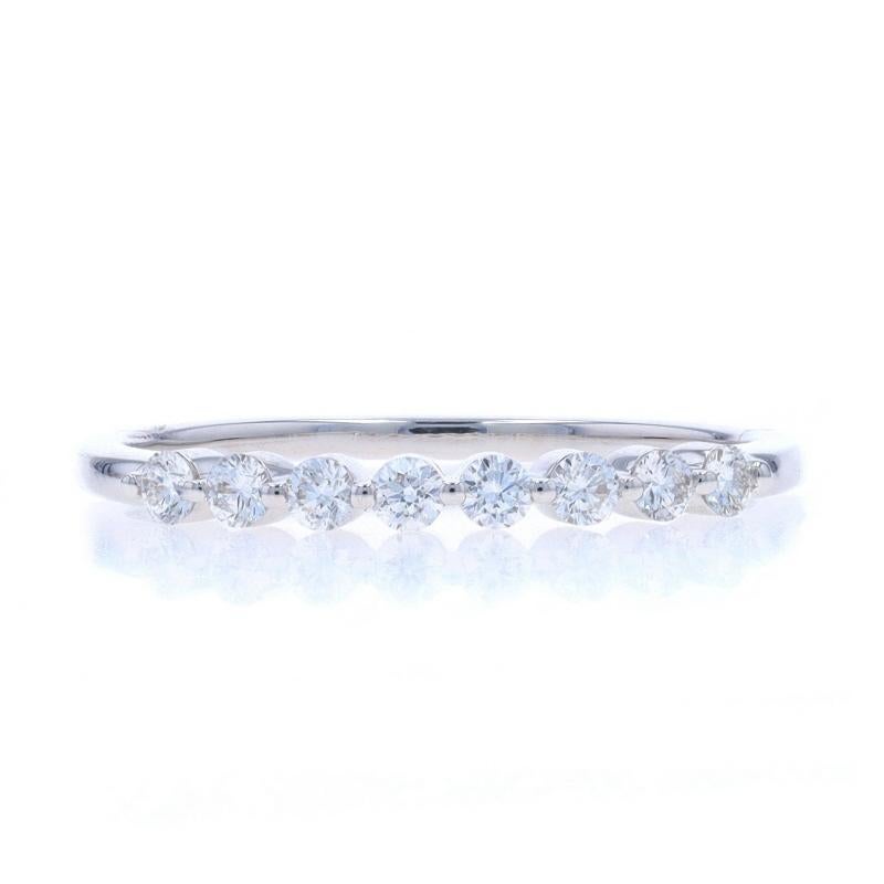 Größe: 7
Gebühren für Größenanpassung: Up 2 Größen für $35 oder Down 1 Größe für $35

Metall Inhalt: 14k Weißgold

Informationen zu Stein
Natürliche Diamanten
Karat(e): .23ctw
Schliff: Runder Brillant
Farbe: G
Klarheit: VS

Karat gesamt: