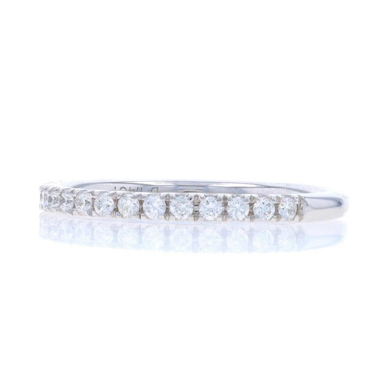Fascia nuziale con diamanti in oro bianco - Anello con diamante tondo Brilliante .25ctw in oro bianco 14k In condizioni Nuovo in vendita a Greensboro, NC