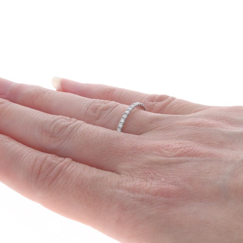 da uomo o donna Fascia nuziale con diamanti in oro bianco - Anello con diamante tondo Brilliante .25ctw in oro bianco 14k in vendita