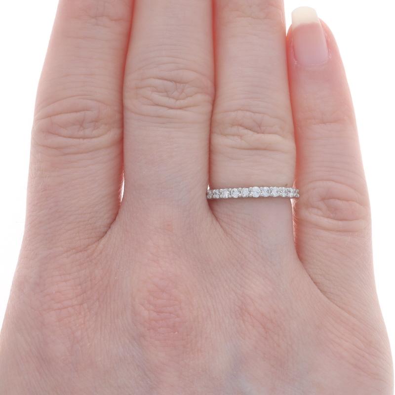 Taglio rotondo Fascia nuziale con diamante in oro bianco - Anello tondo Brilliante 14k da 0,30 ct. in vendita