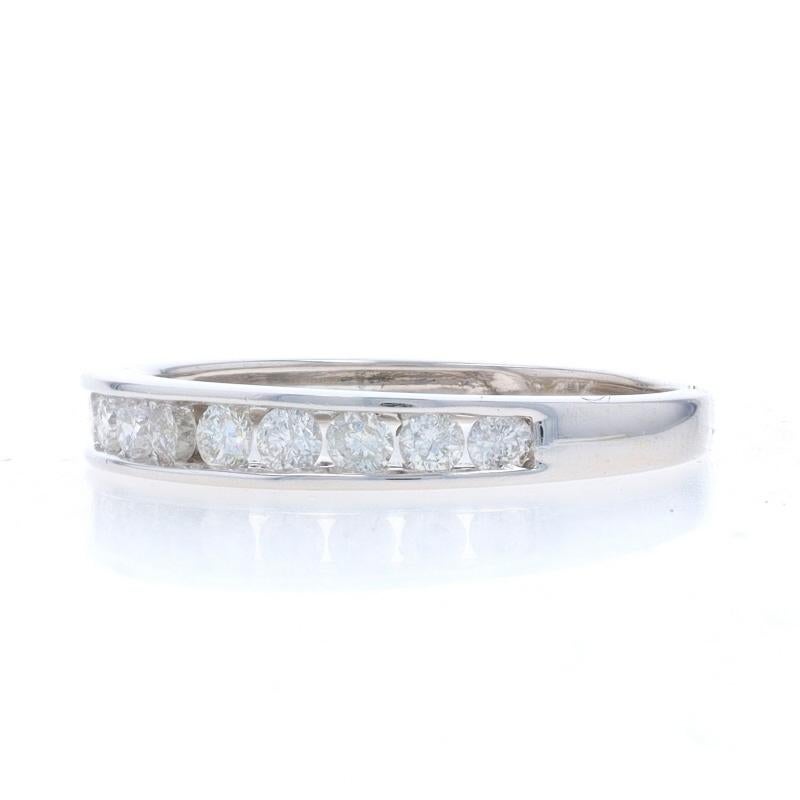 Fascia nuziale in oro bianco con diamanti - Anello con incastonatura a canale in oro tondo Brilliante 14k da 0,33ctw In condizioni ottime in vendita a Greensboro, NC