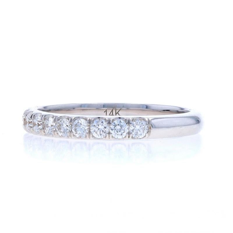 Taille ronde Alliance en or blanc avec diamant - 14k Bague à sertissage français avec diamant rond brillant .49ctw en vente