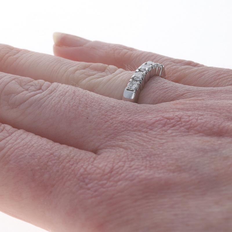 Donna Fascia nuziale con diamante in oro bianco - Anello a Brilliante Rotondo 14k da 0,50 ct. in vendita