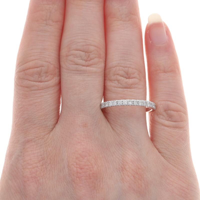 Taille ronde Alliance en or blanc avec diamant - 14k Bague empilable avec diamant rond brillant .50ctw en vente