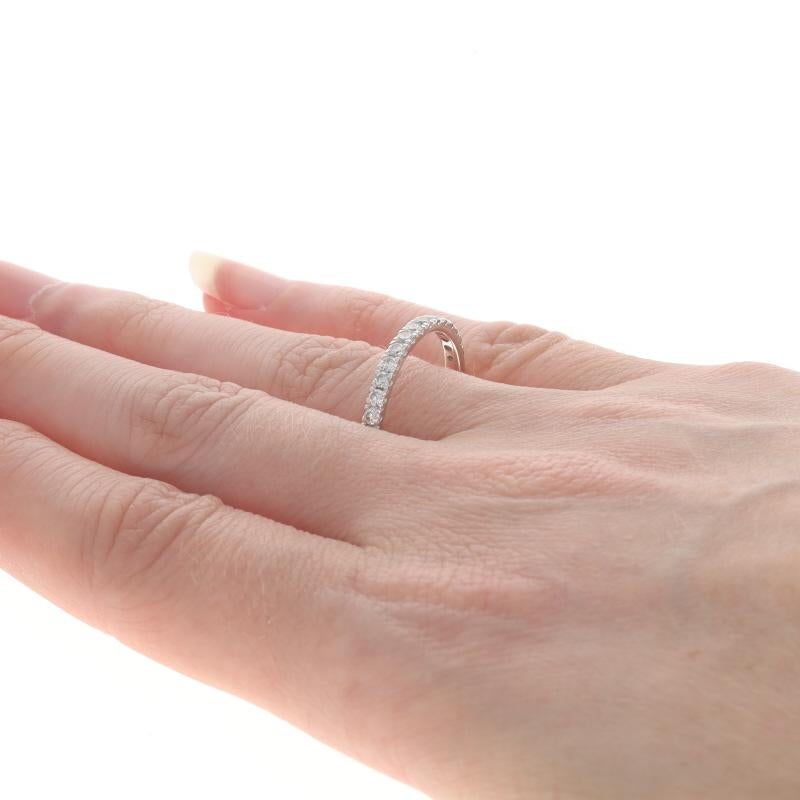 Alliance en or blanc avec diamant - 14k Bague empilable avec diamant rond brillant .50ctw Pour femmes en vente