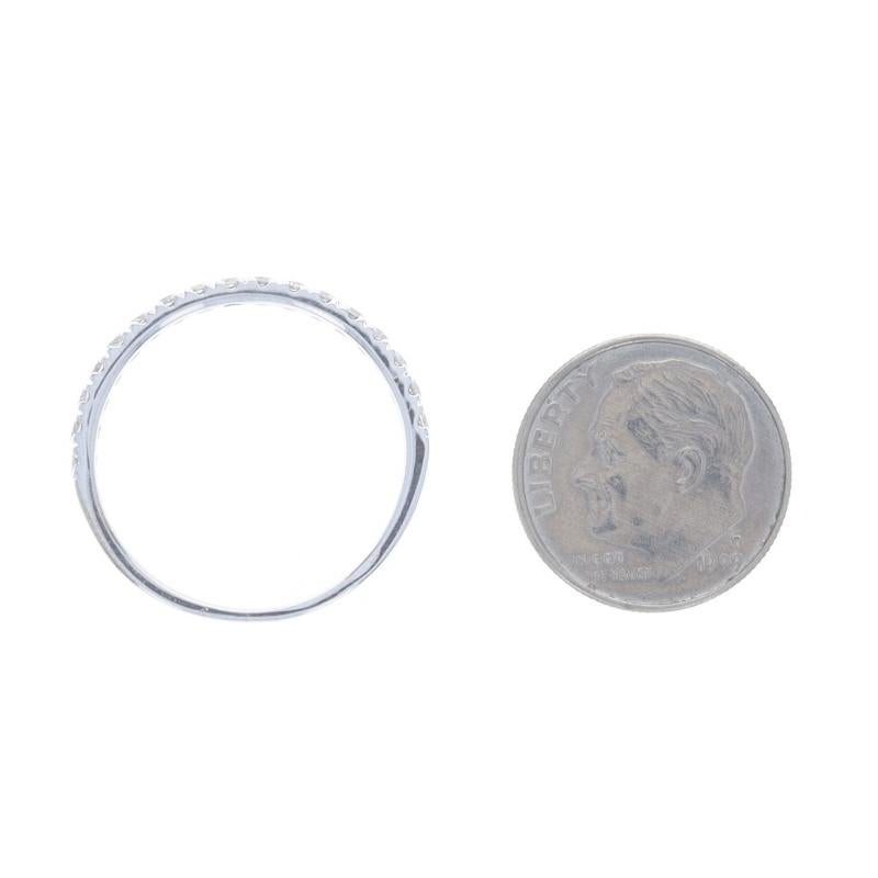 Alliance en or blanc avec diamant - 14k Bague empilable avec diamant rond brillant .50ctw en vente 1