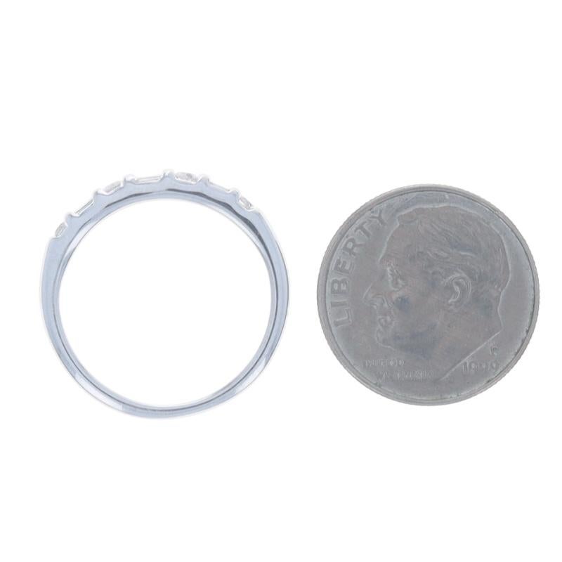 Donna Fascia nuziale con diamante in oro bianco - Anello 14k con diamante rotondo e baguette da 0,25 ct. in vendita