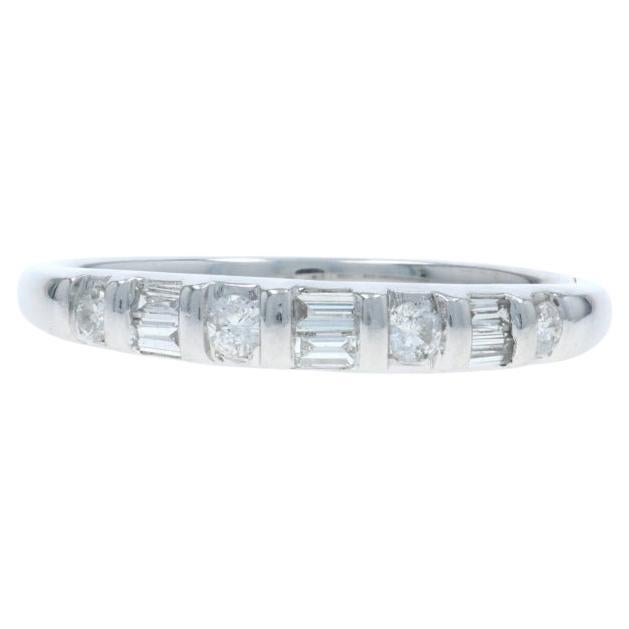 Fascia nuziale con diamante in oro bianco - Anello 14k con diamante rotondo e baguette da 0,25 ct.