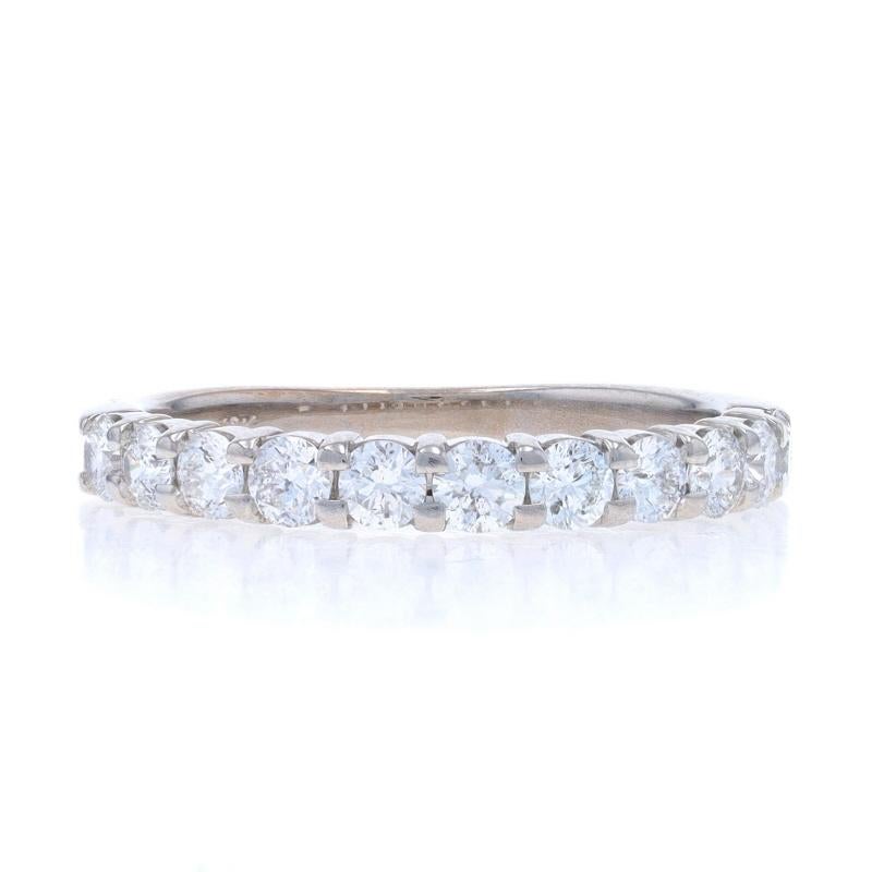 Taille : 8 1/4
Frais de taille : Up&Up 2 tailles pour $60 ou Down 1 taille pour $40

Contenu métallique : Or blanc 18k

Informations sur les pierres

Diamants naturels
Carat(s) : 0.88ctw
Coupe : Brillant rond
Couleur : F -G
Clarté : SI1 - SI2

Total