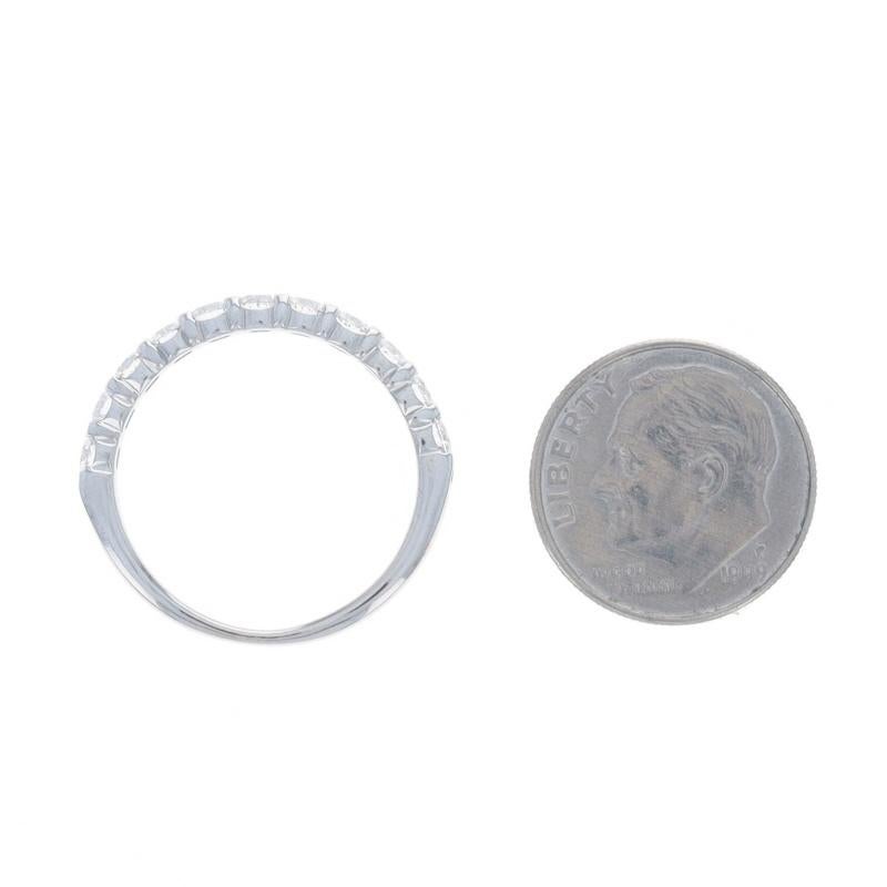 Weißgold Diamant-Hochzeitsring 18k Rund .88ctw Stapelbarer Ring im Angebot 1