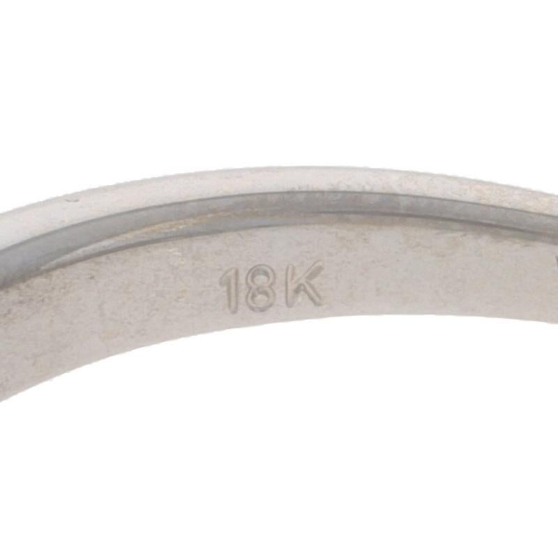 Alliance en or blanc avec diamant 18k rond .88ctw Bague empilable en vente 2