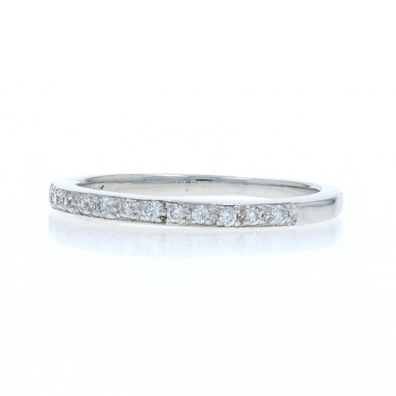 Alliance en or blanc avec diamant - 18k Round Brilliant .10ctw Ring Excellent état - En vente à Greensboro, NC