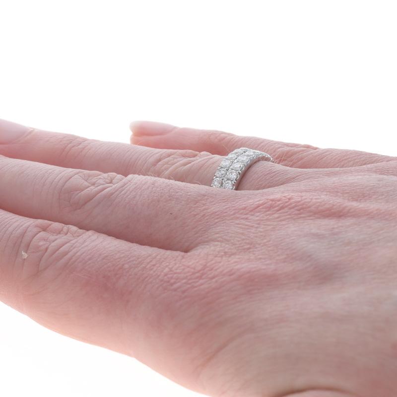De las mujeres White Gold Diamond Wedding Band 18k Round Brilliant .98ctw French Set Ring en venta