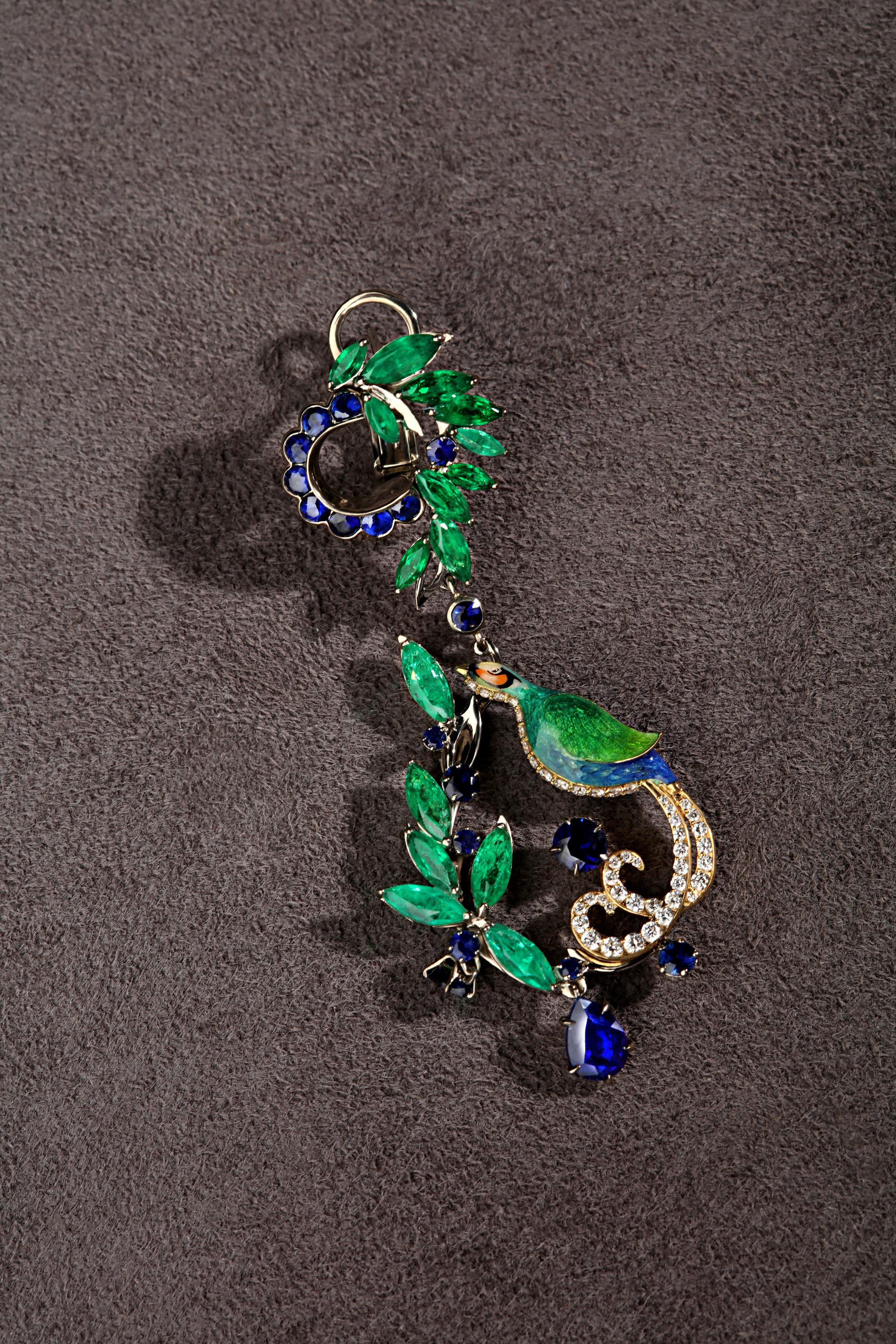 Women's or Men's White Gold Diamonds Emeralds Sapphire Long earring 