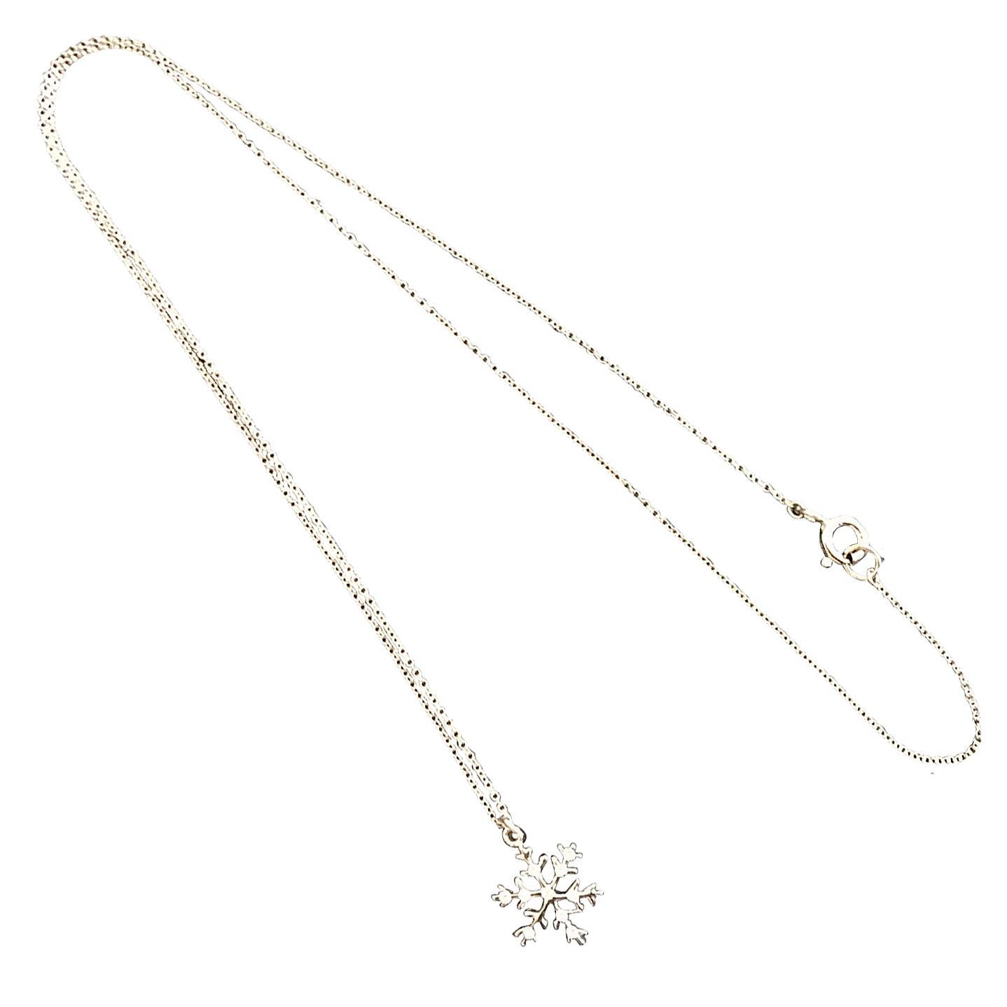 Collier en forme de flocon de neige en or blanc et diamants avec pendentif bijou Aenea en vente