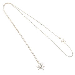 Collier en forme de flocon de neige en or blanc et diamants avec pendentif bijou Aenea