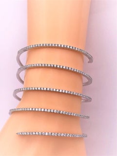 Brazalete extensible de oro blanco con diamantes 5,70 quilates