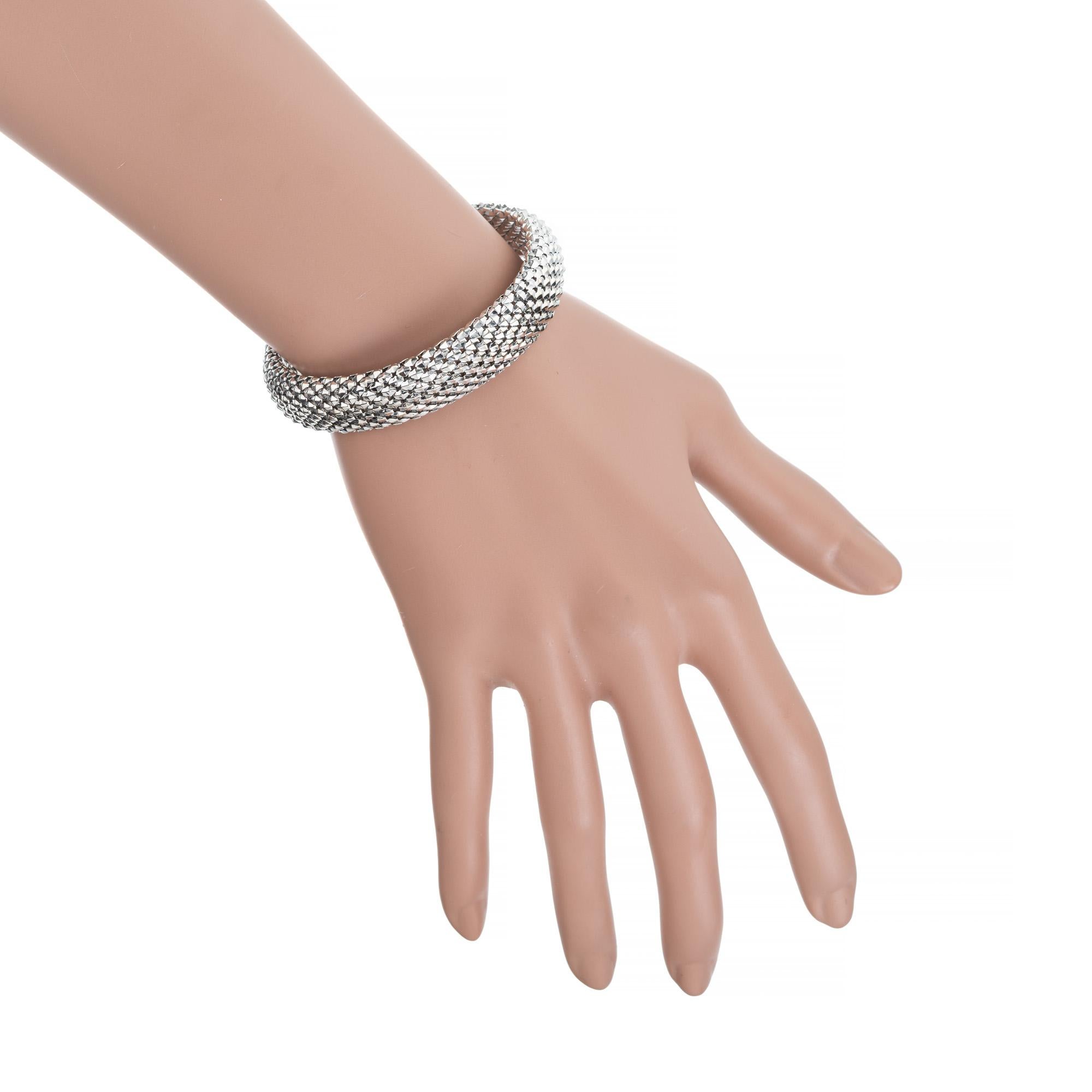 Weißgold Dome strukturiertes breites Armband 2