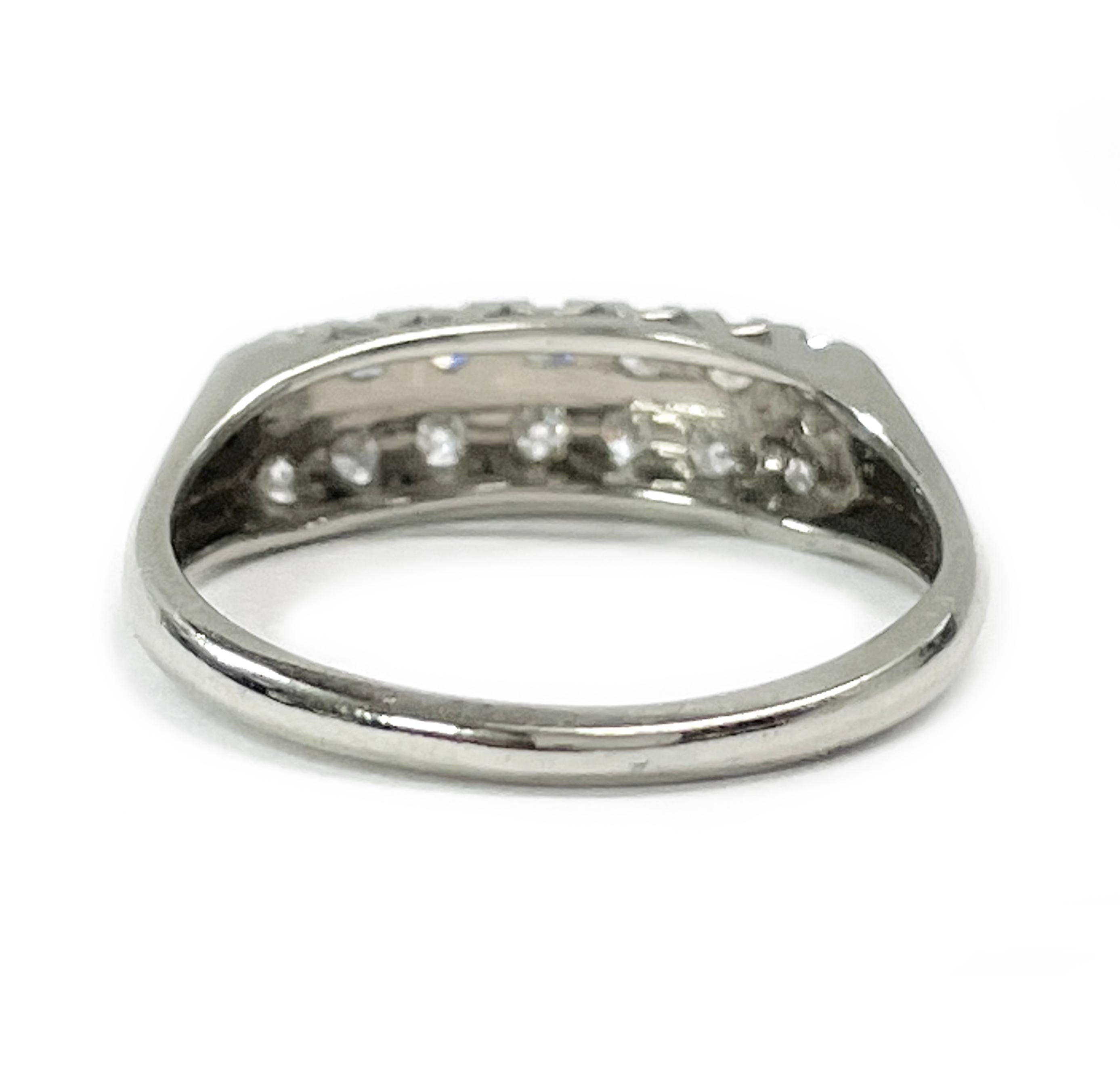 Contemporaneo Anello con doppio diamante impilato in oro bianco in vendita