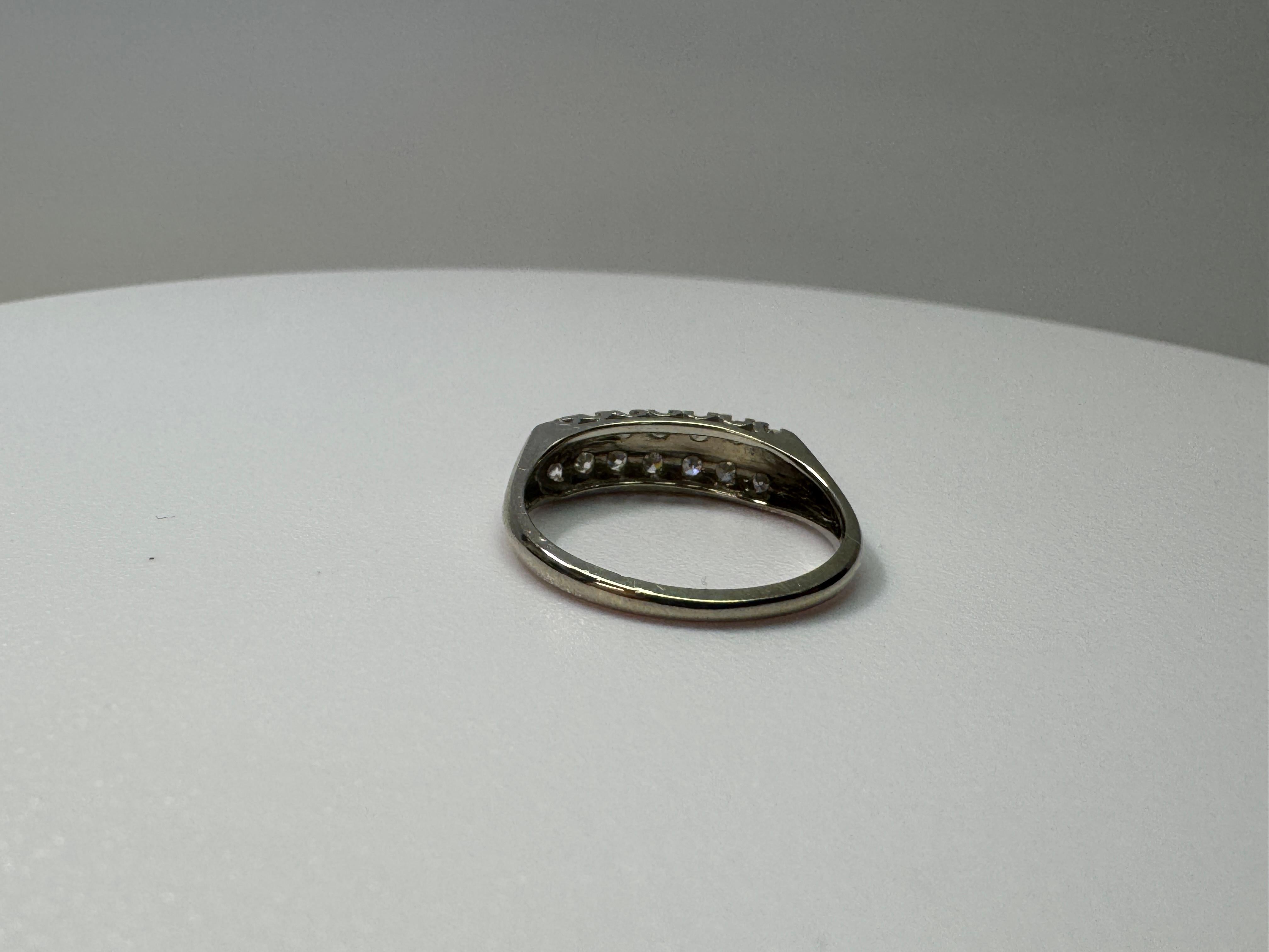 Anello con doppio diamante impilato in oro bianco in vendita 2
