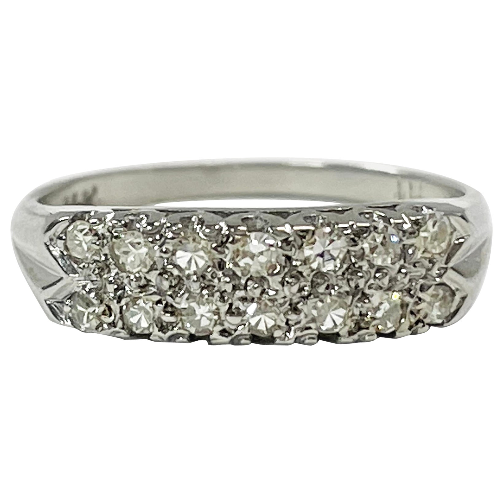 Bague en or blanc à deux diamants superposés