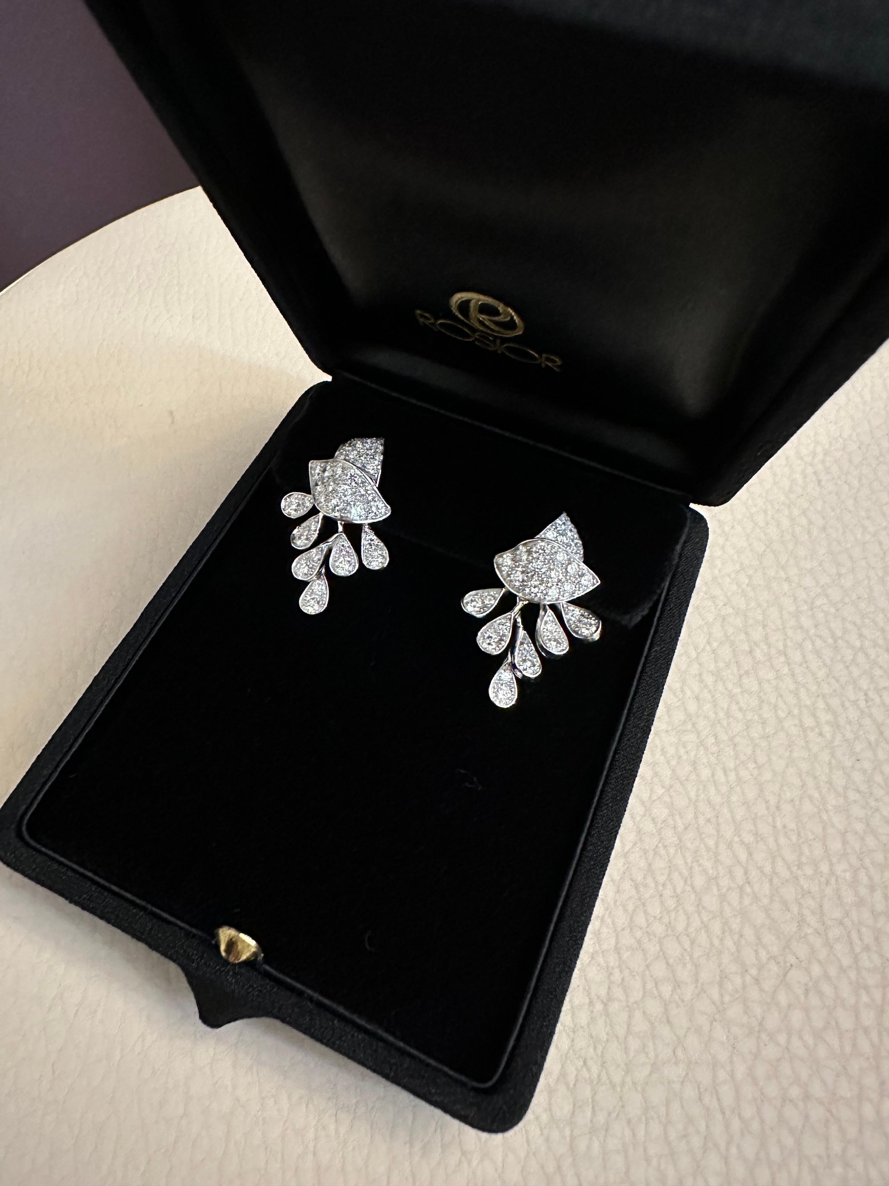 White Gold Drop Earrings set with Diamonds For Sale 2