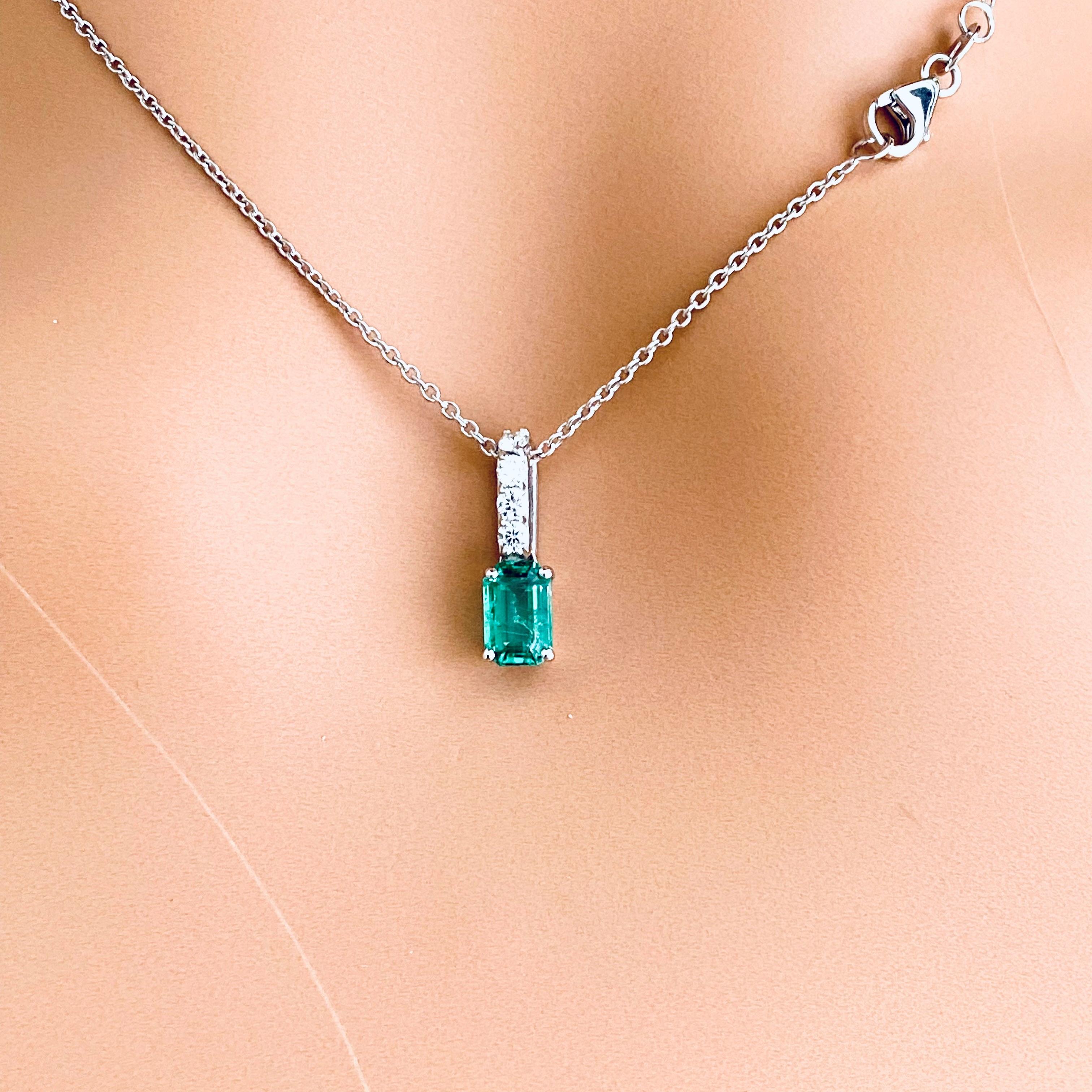 White Gold Drop Pendant Necklace with Emerald and a Diamond Bail  1