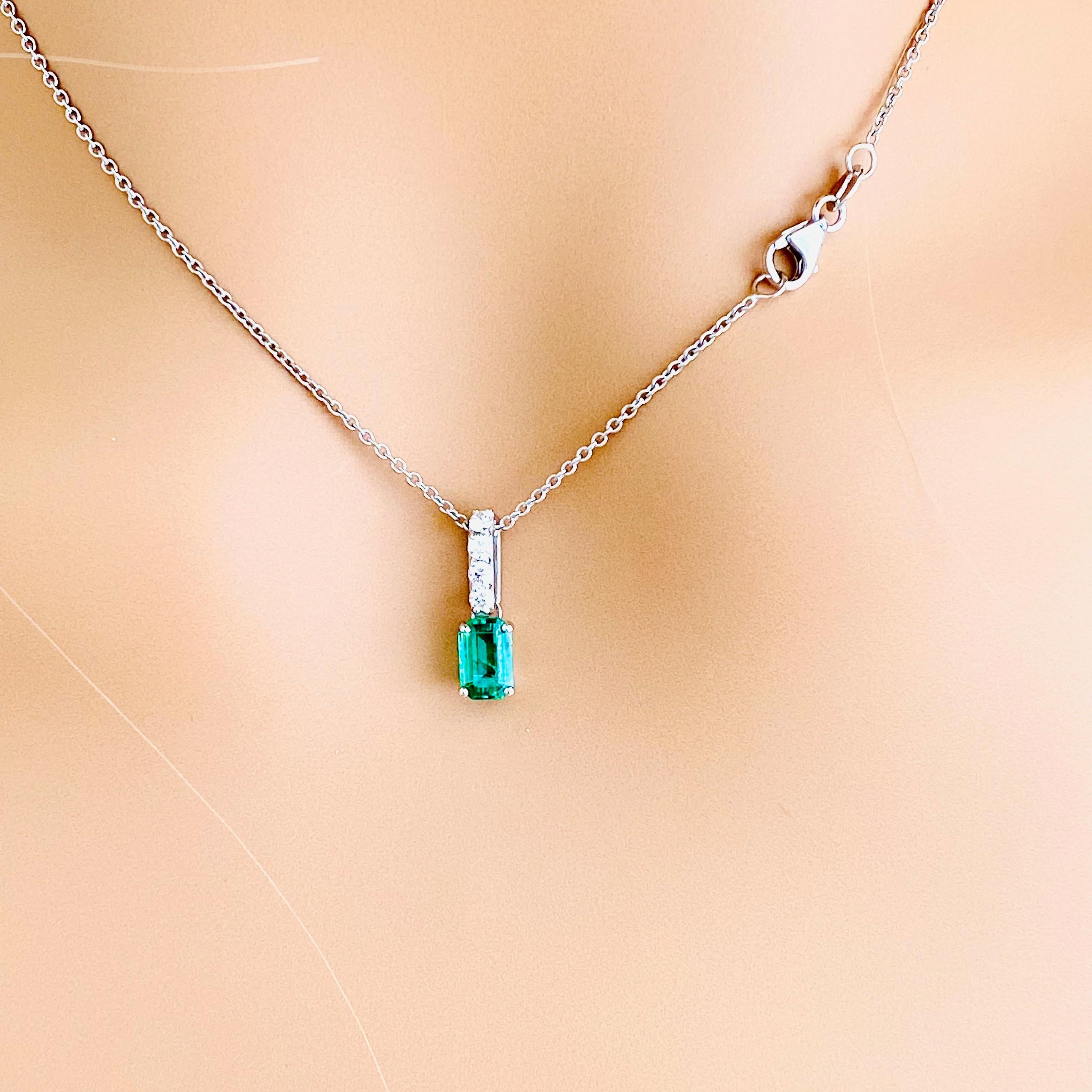 White Gold Drop Pendant Necklace with Emerald and a Diamond Bail  In New Condition In New York, NY