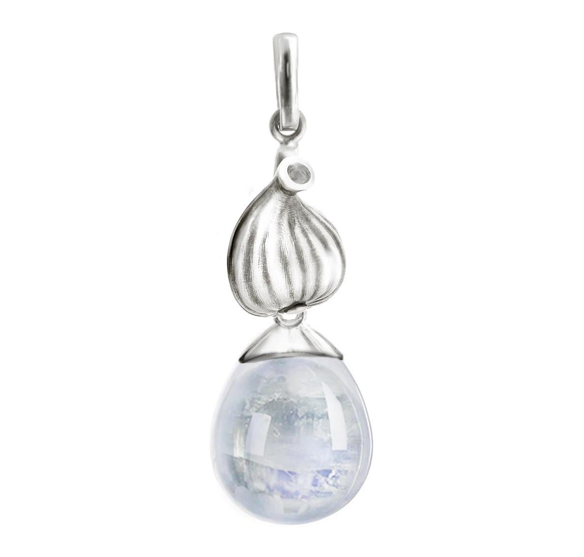 This Fig Garden drop pendant necklace is crafted in 14 karat white gold and features a natural moonstone. The gem drop is designed to allow light to pass through, giving it a radiant appearance. The necklace measures approximately 4 cm in length and
