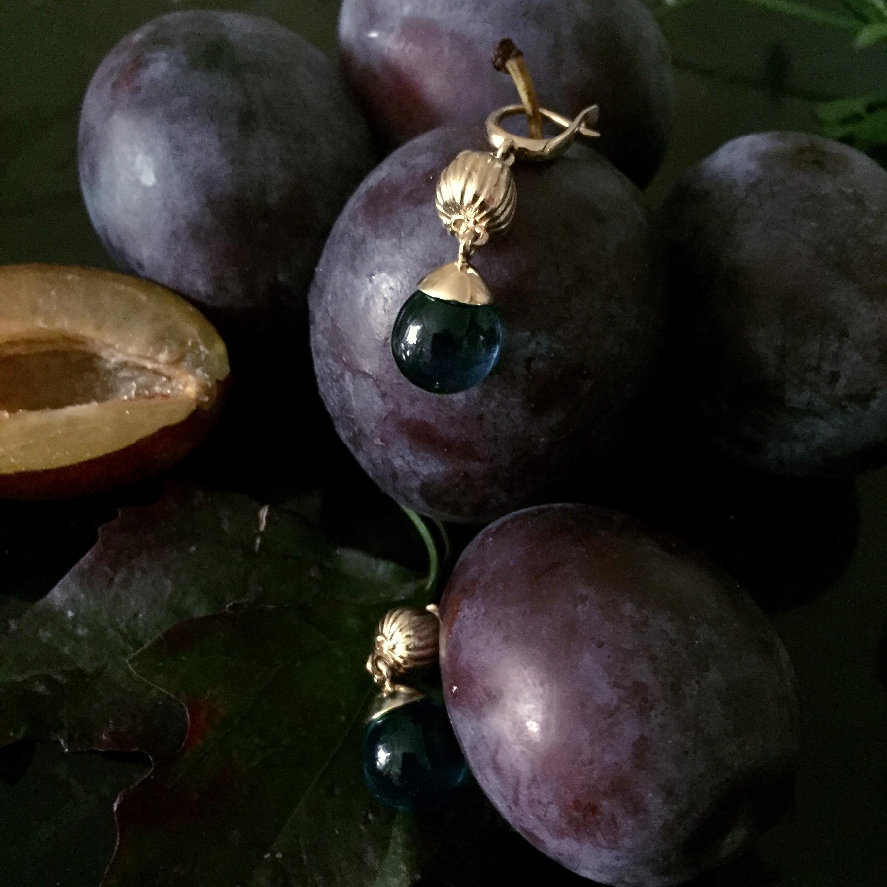 Collana con ciondolo a forma di fico in oro bianco con pietra di luna dell'artista in vendita 2