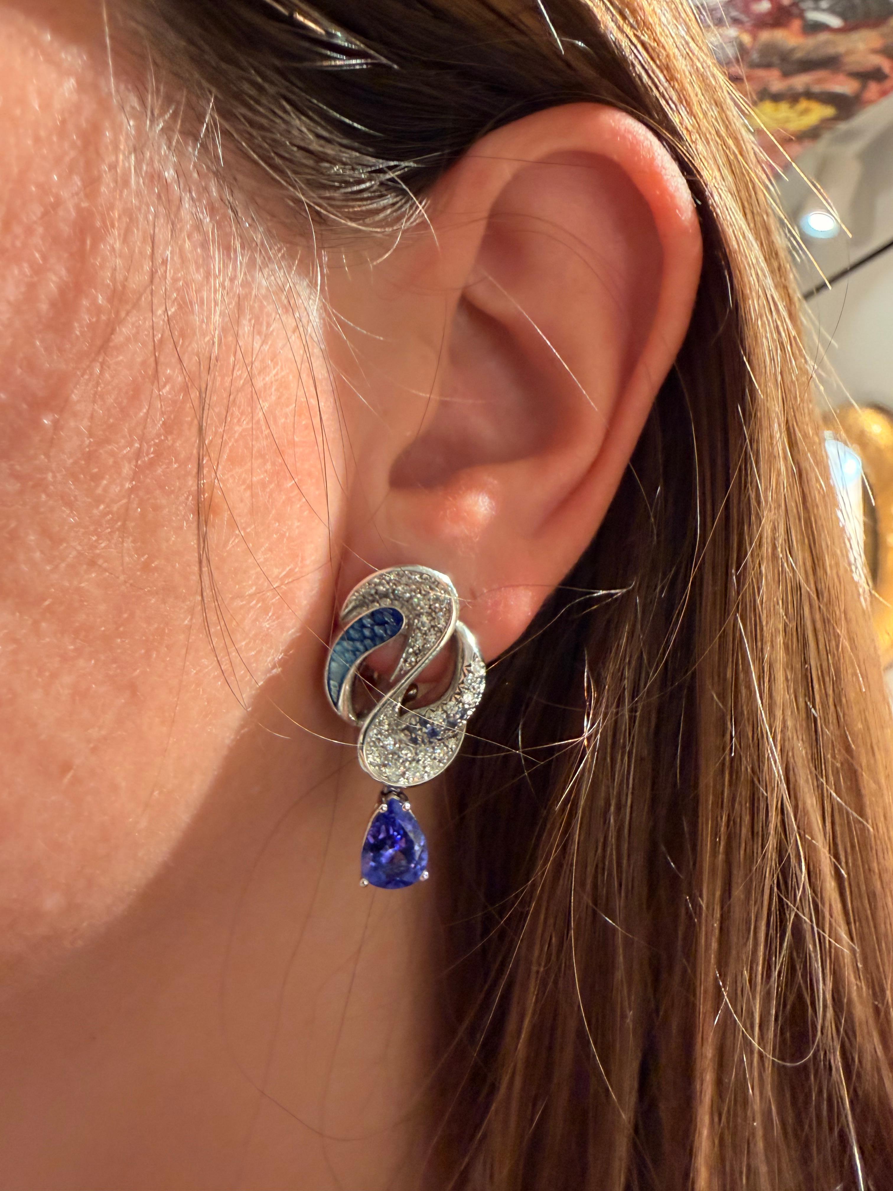 Taille mixte Boucles d'oreilles en or blanc avec diamant blanc, tanzanite, saphir bleu et micromosaïque en vente